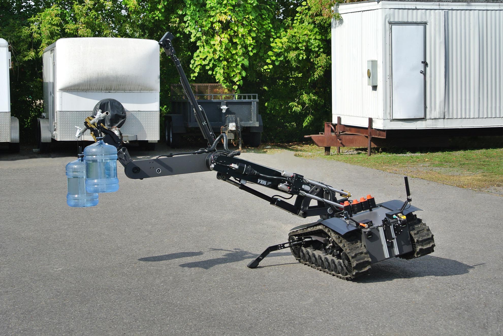 CALIBER® MK4 lvbied robot carrying-water