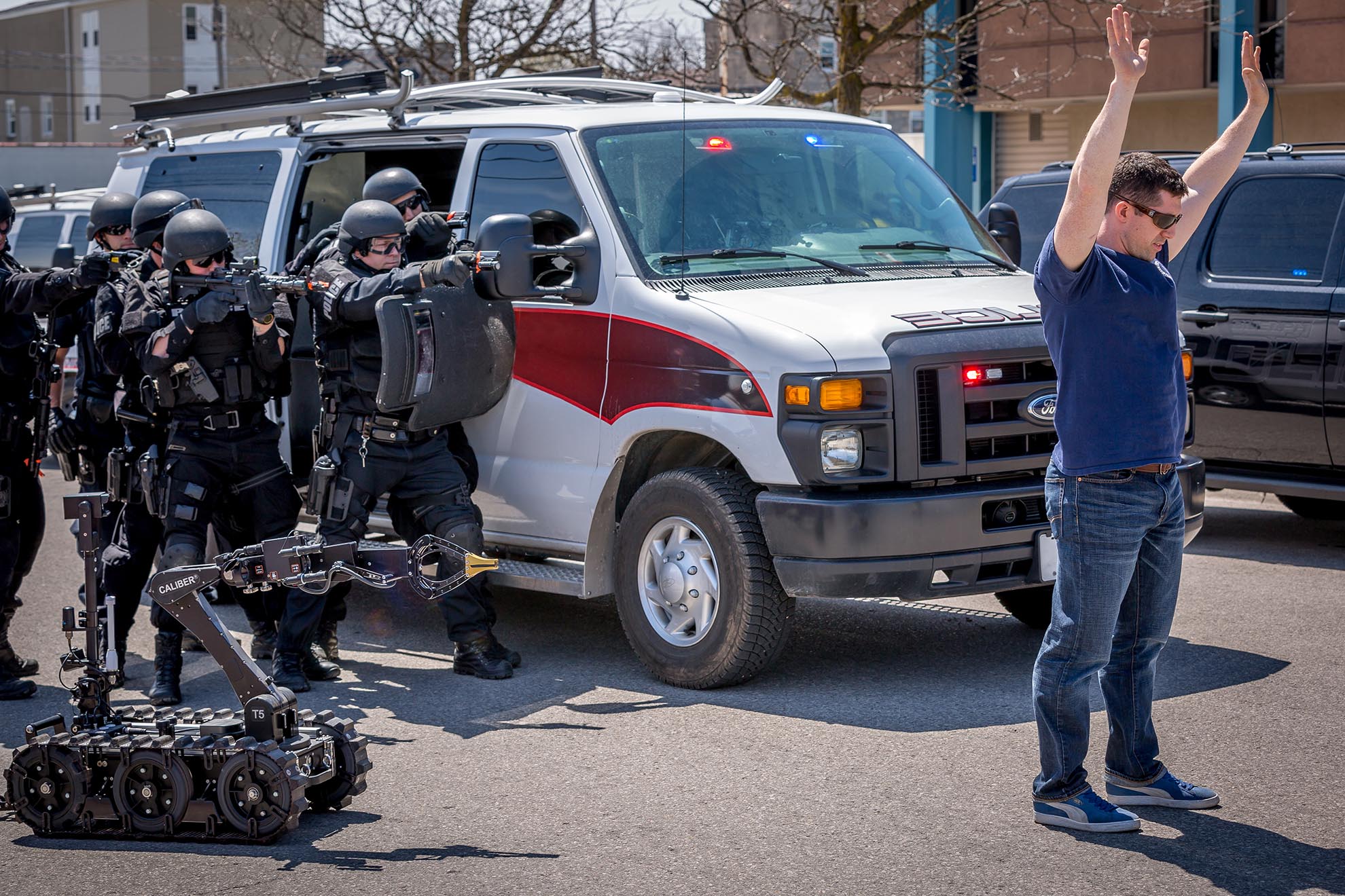 CALIBER® T5 swat EOD robot arrest